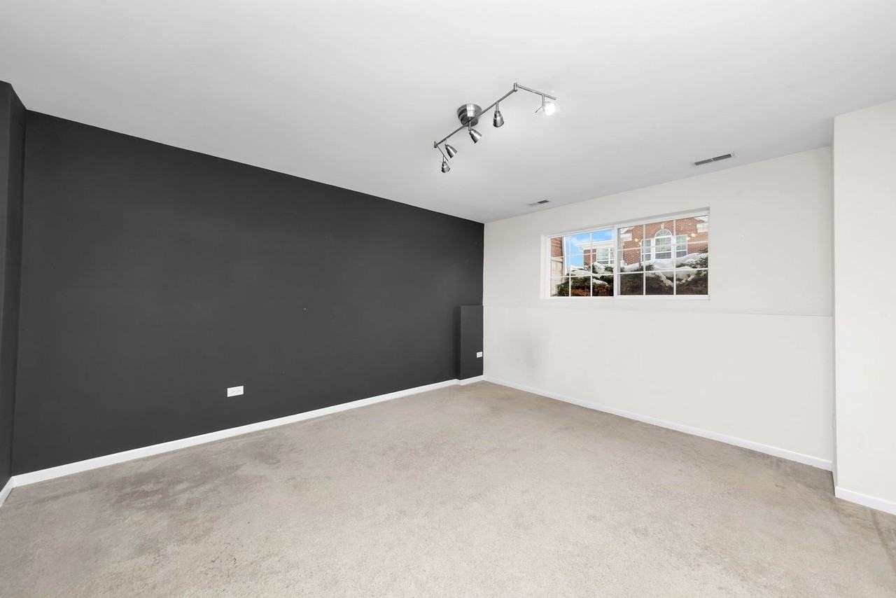 2525 Dunraven Ave - Photo 2 of 17