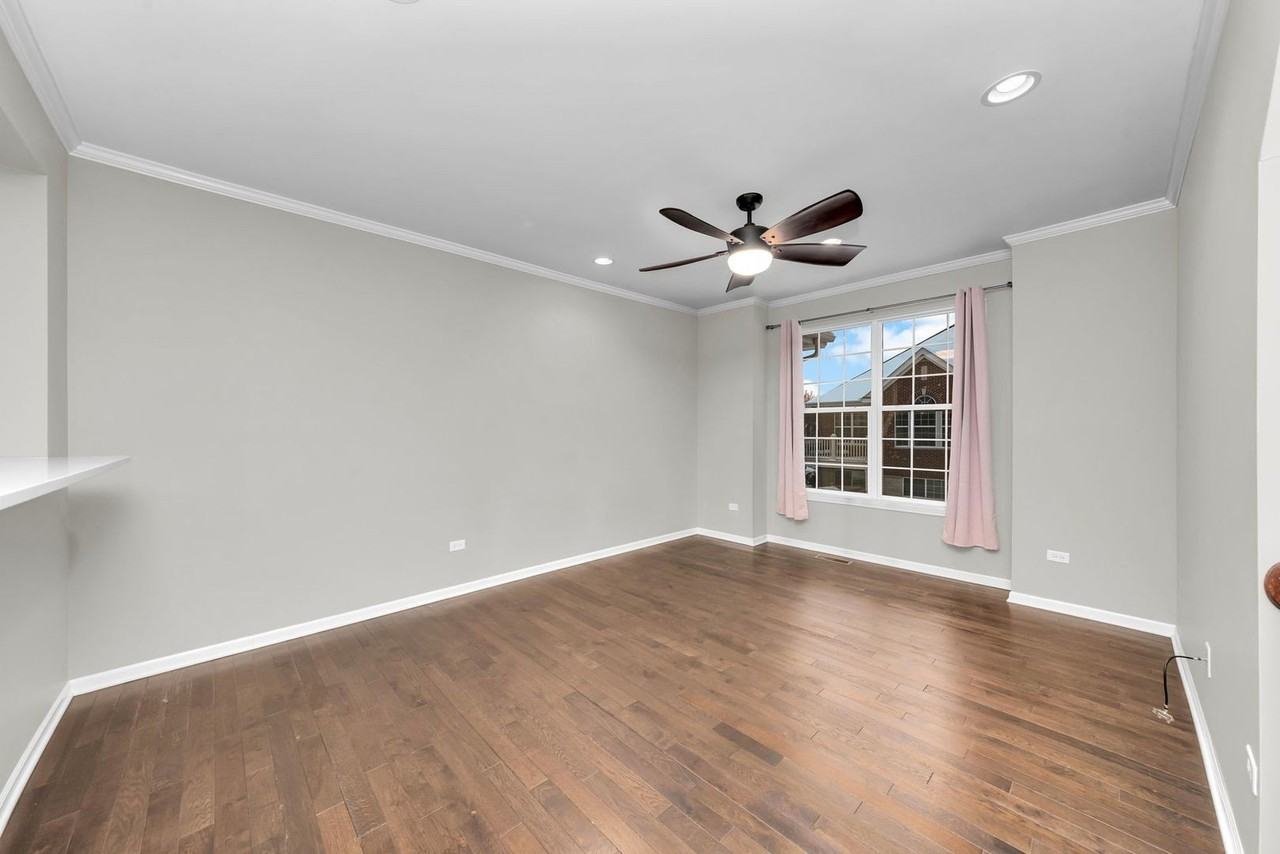 2525 Dunraven Ave - Photo 3 of 17