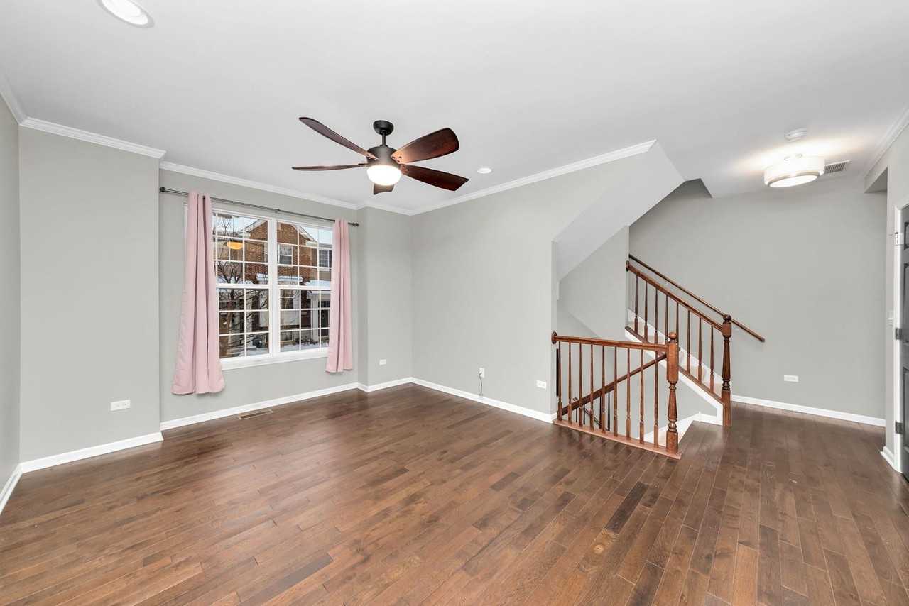 2525 Dunraven Ave - Photo 4 of 17