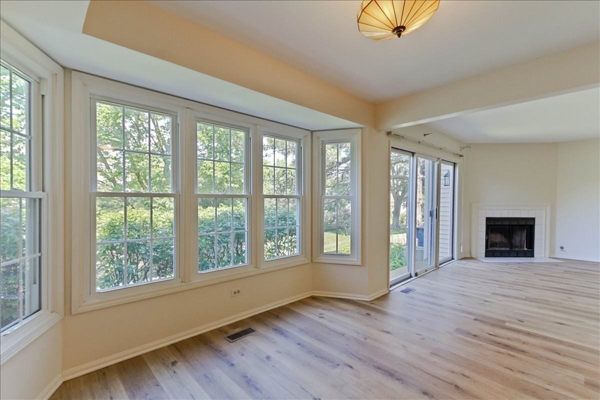 309 E Theodore Ln - Photo 4 of 30