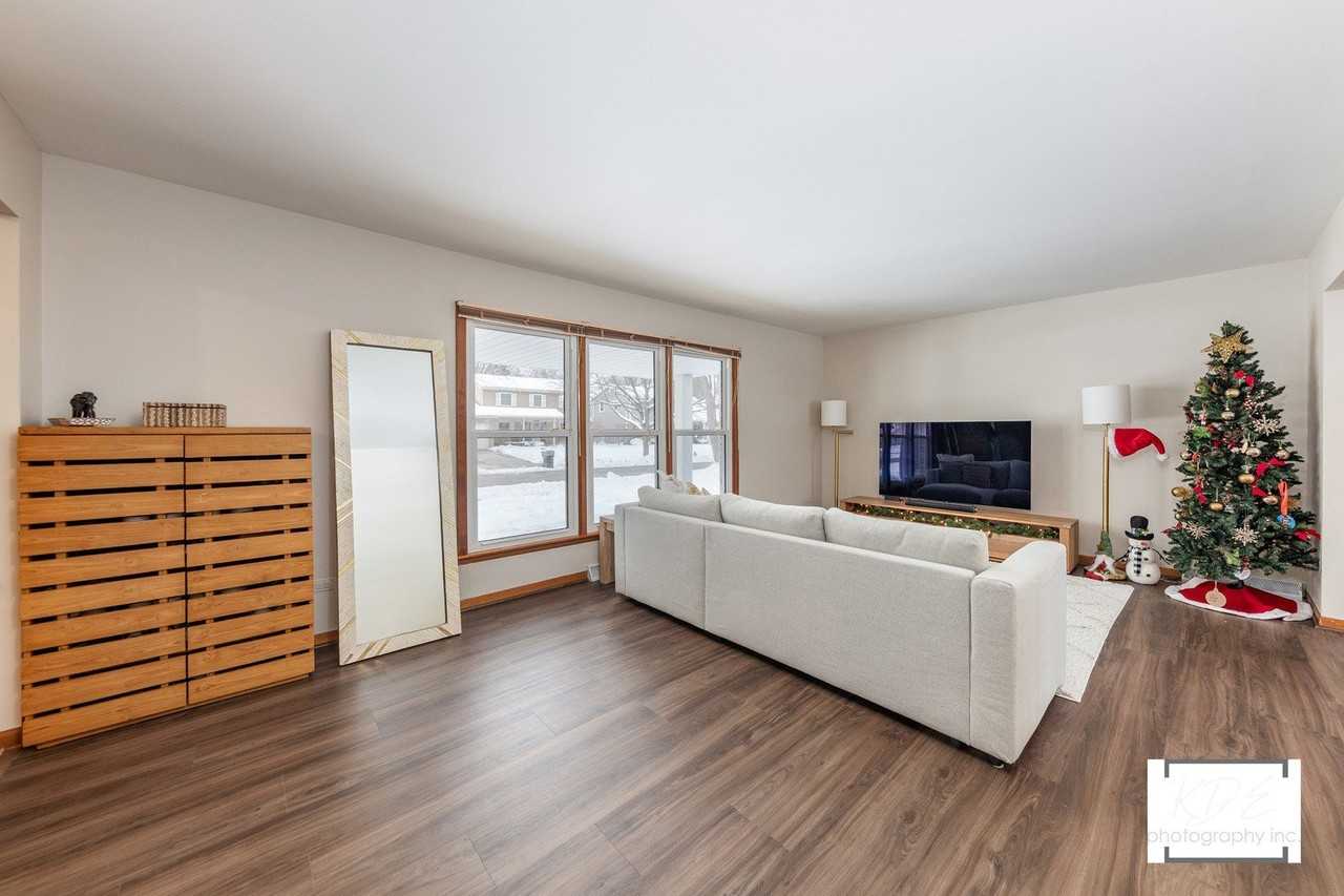 1236 Hercules Ln - Photo 7 of 41