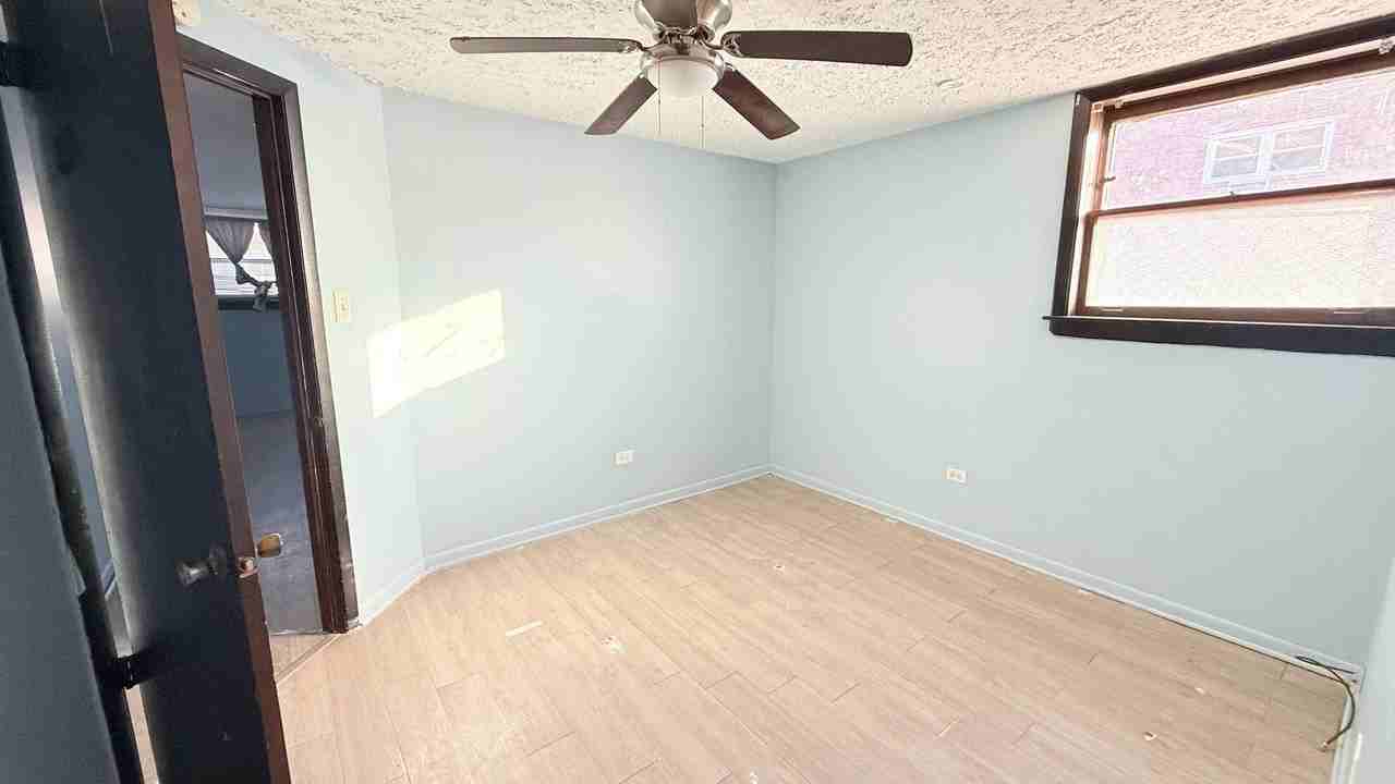 15020 Woodlawn Ave - Photo 2 of 18