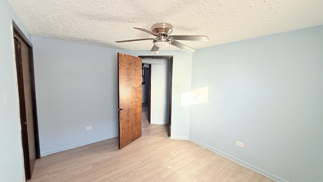15020 Woodlawn Ave - Photo 3 of 18