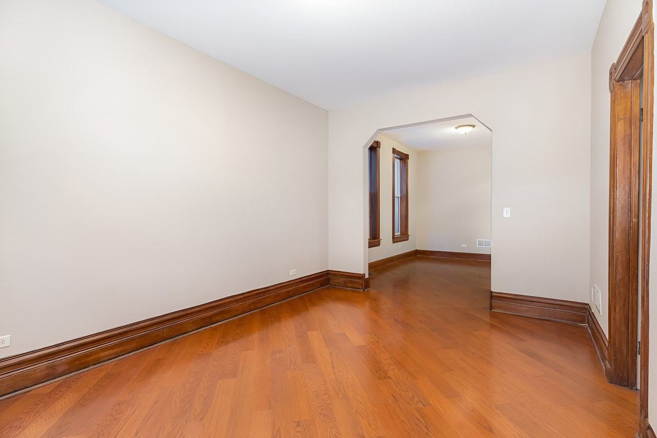 1809 W Cortland St Apt 1 #1 - Photo 3 of 11