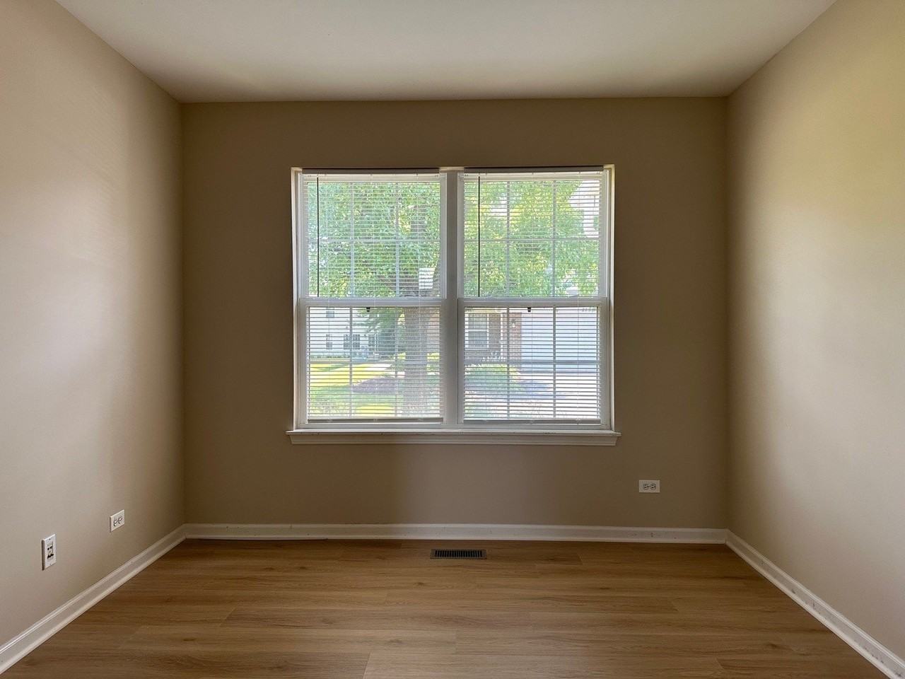 2737 Borkshire Ln - Photo 7 of 18