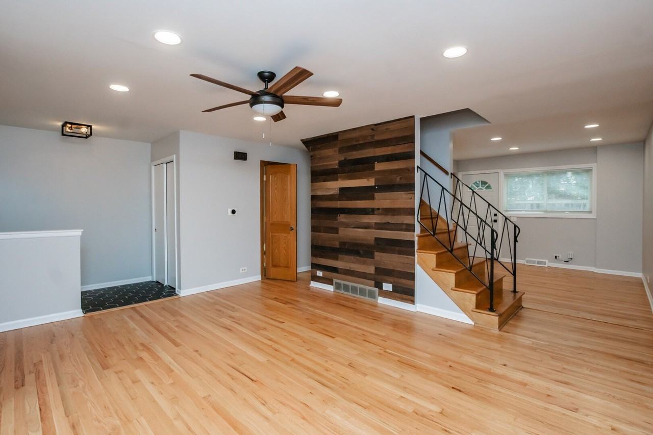 4216 N Kedvale Ave Apt D #D - Photo 2 of 12