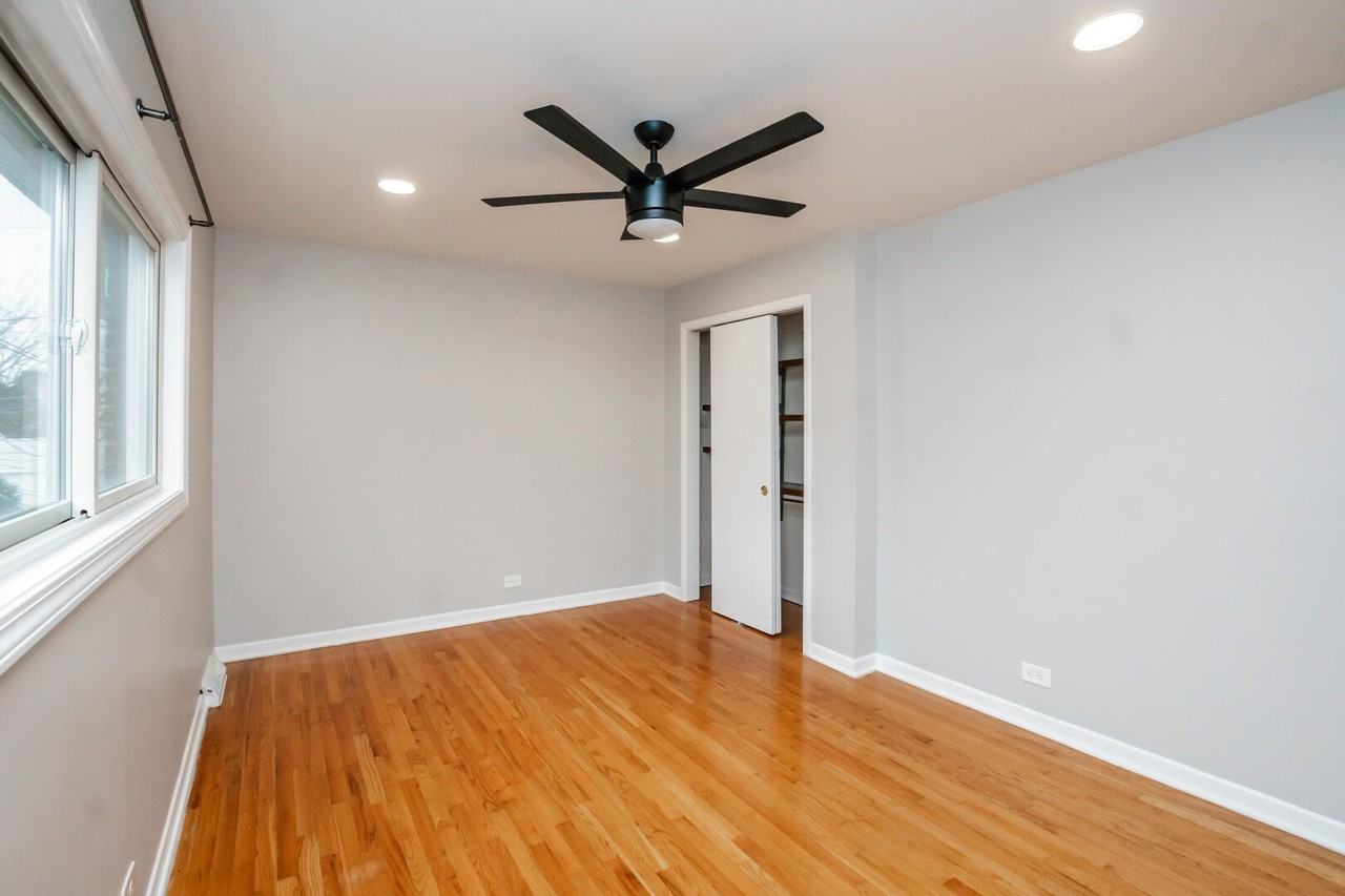 4216 N Kedvale Ave Apt D #D - Photo 7 of 12