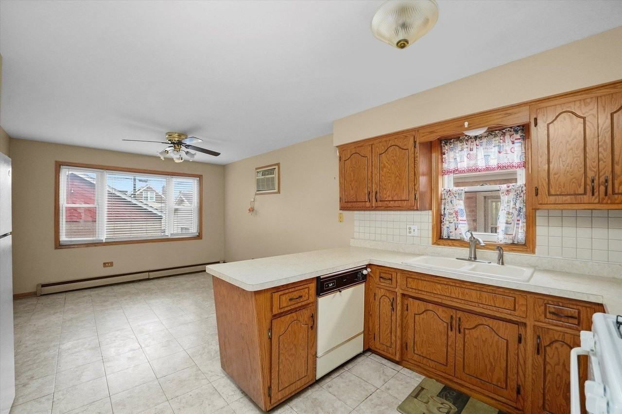 6212 S Major Ave Apt 2 #2 - Photo 5 of 13