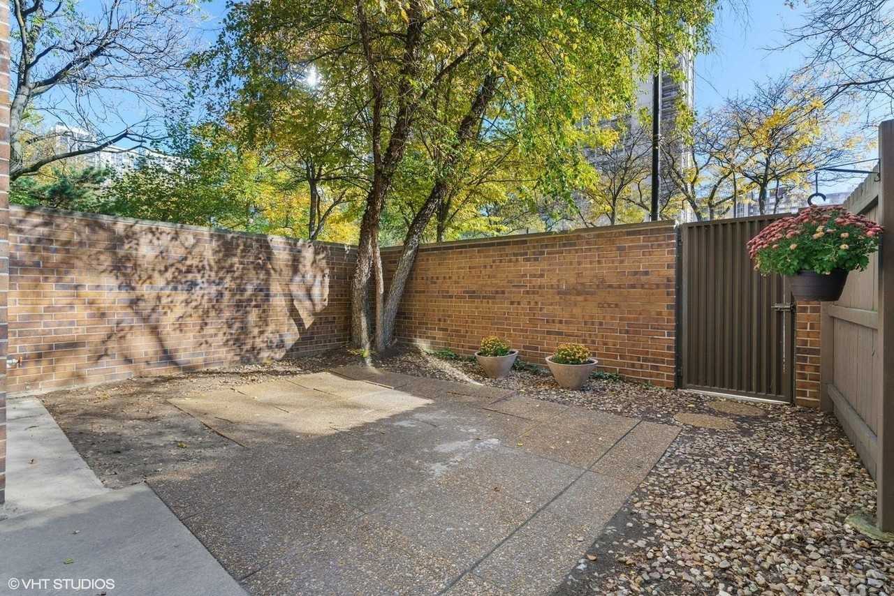 1330 N La Salle Dr Apt 106 #106 - Photo 2 of 12