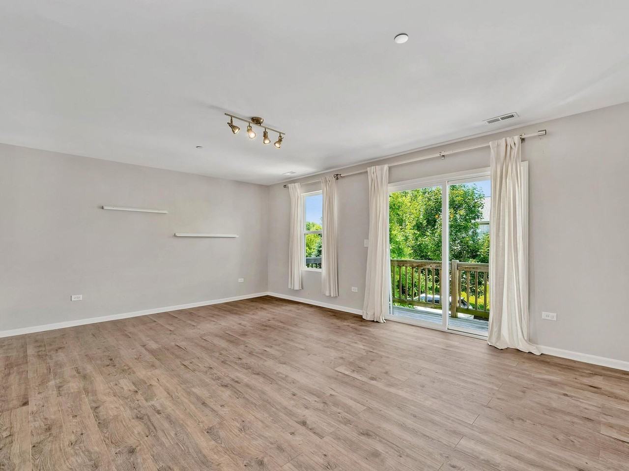 1464 Lakeridge Ct Unit 1464 #1464 - Photo 2 of 28