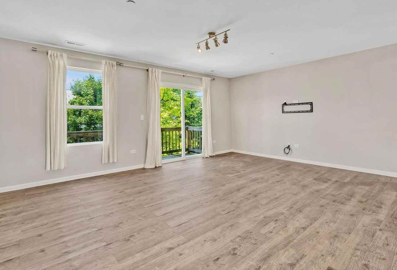 1464 Lakeridge Ct Unit 1464 #1464 - Photo 3 of 28