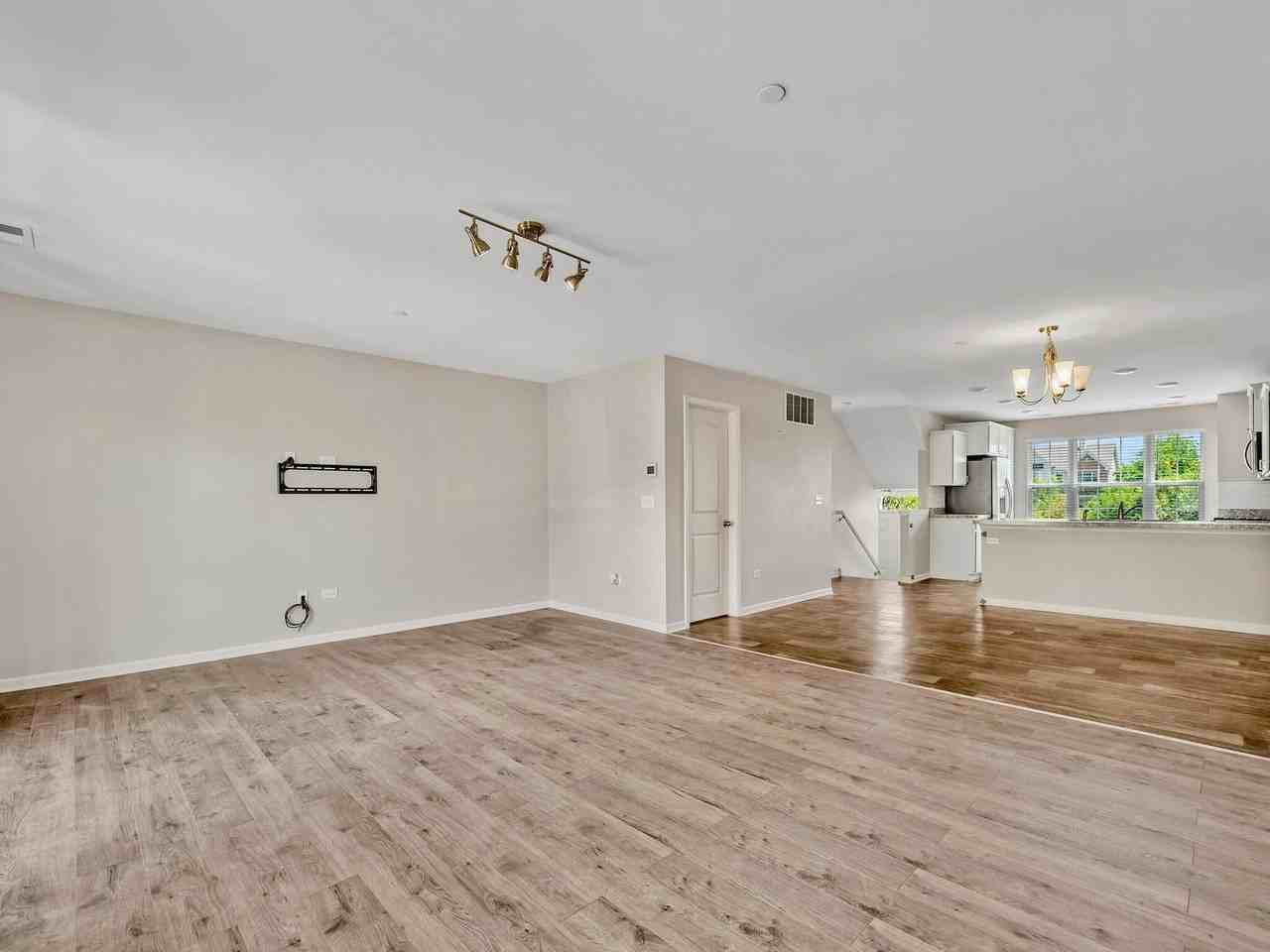 1464 Lakeridge Ct Unit 1464 #1464 - Photo 7 of 28