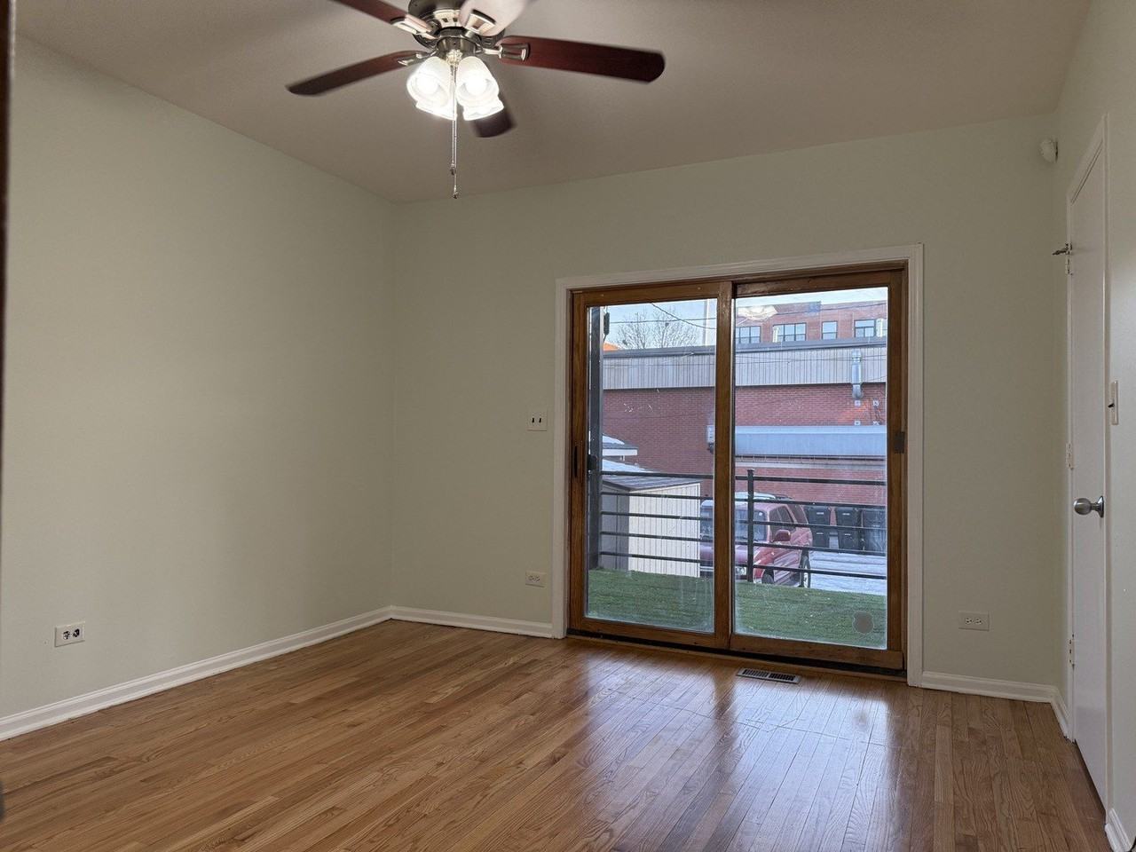 2207 W Warren Blvd Apt 1 #1 - Photo 4 of 30