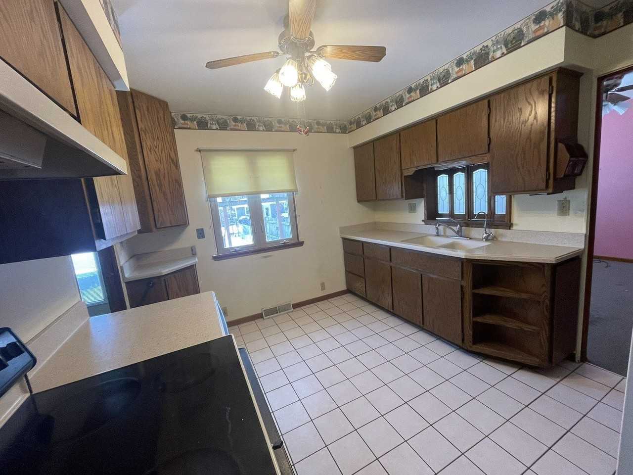 320 Thelma St - Photo 4 of 16