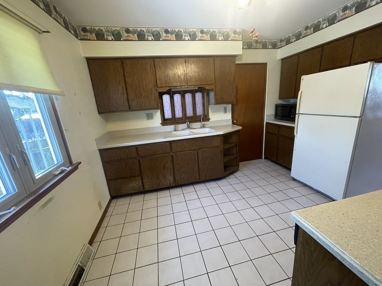 320 Thelma St - Photo 5 of 16