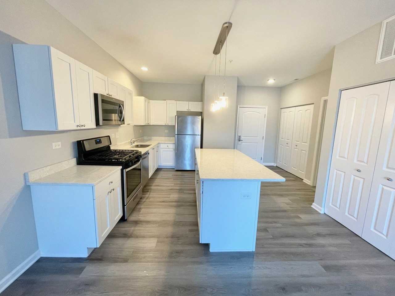 301 N Madison St Apt 2c #2C - Photo 4 of 13