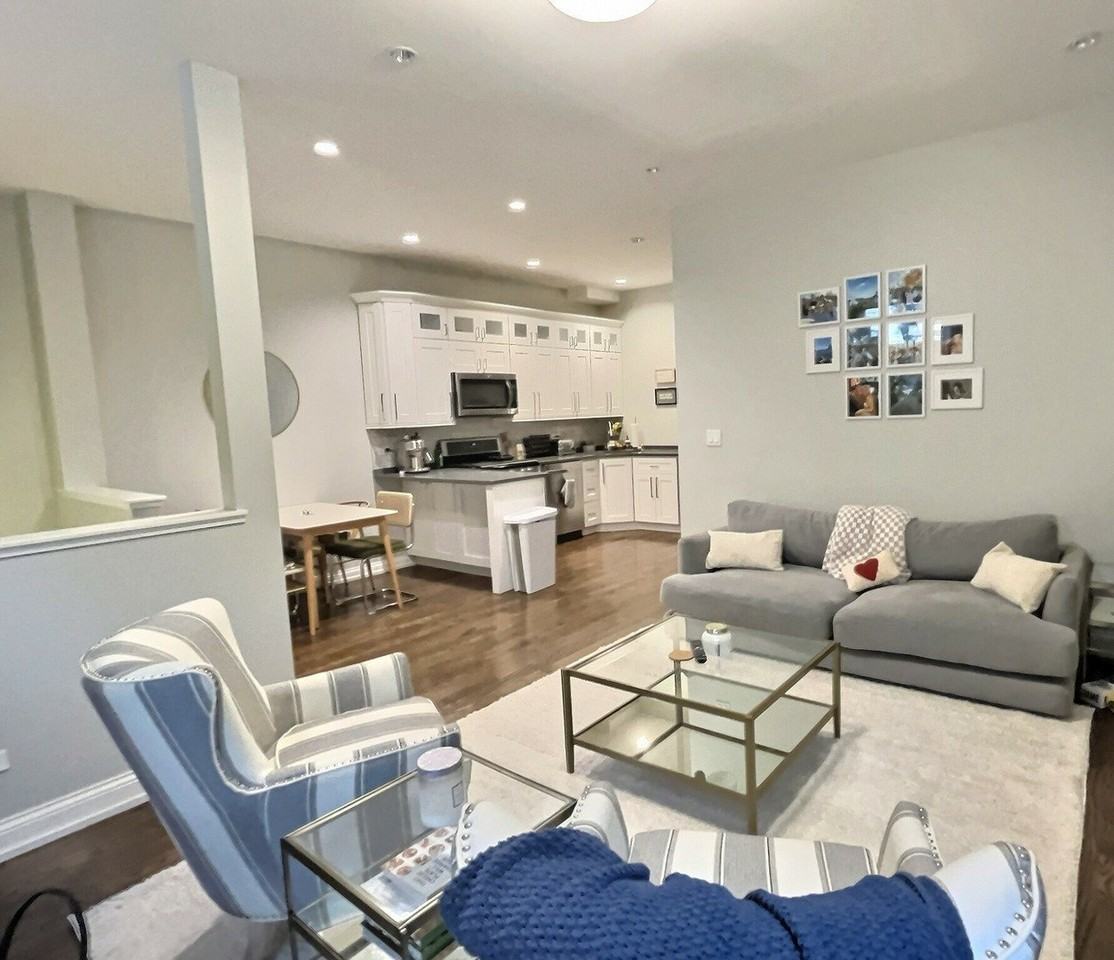 2538 N Southport Ave Apt 1r #1R - Photo 4 of 12