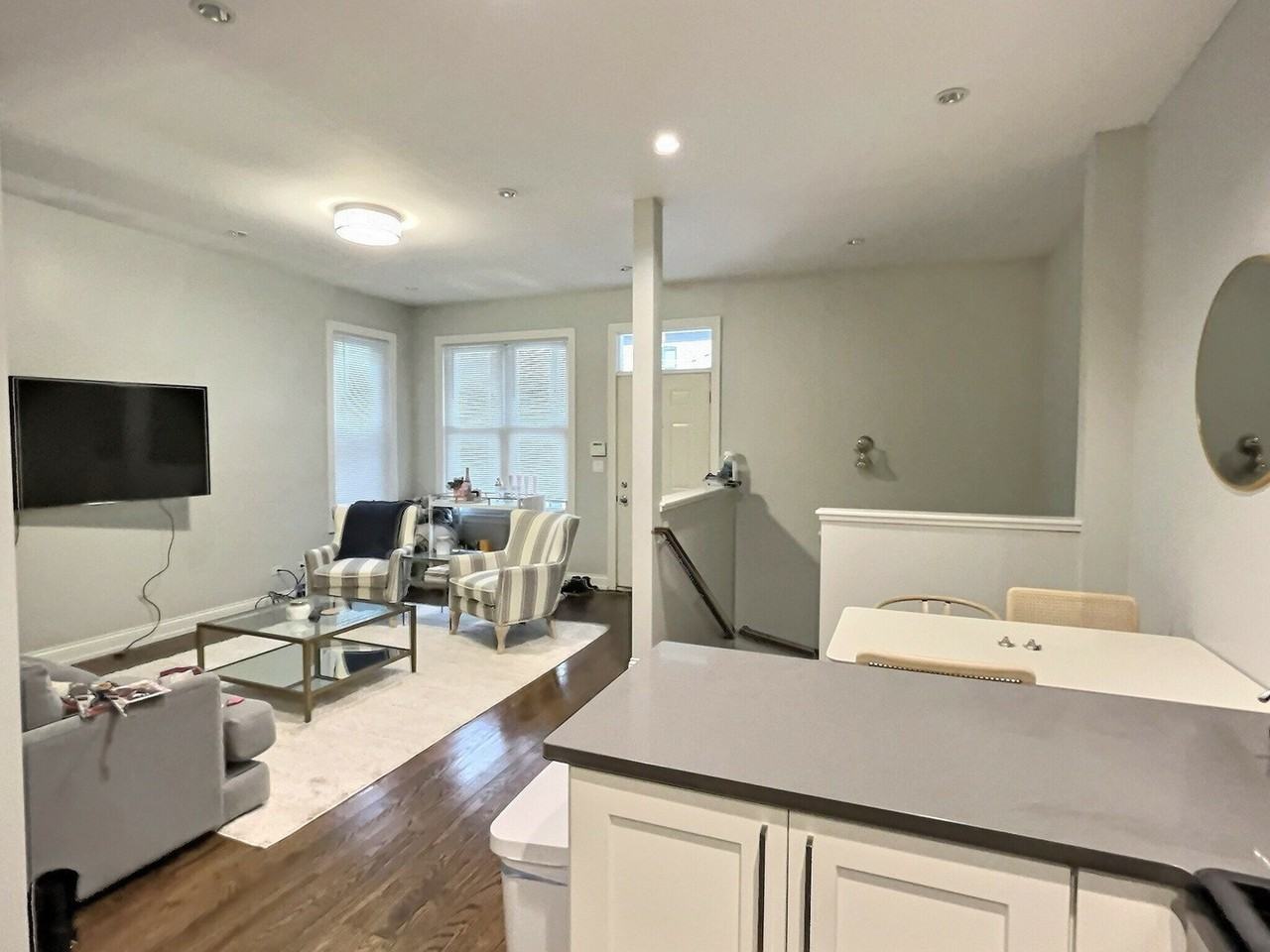 2538 N Southport Ave Apt 1r #1R - Photo 5 of 12