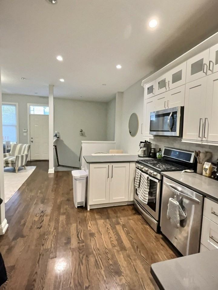 2538 N Southport Ave Apt 1r #1R - Photo 7 of 12