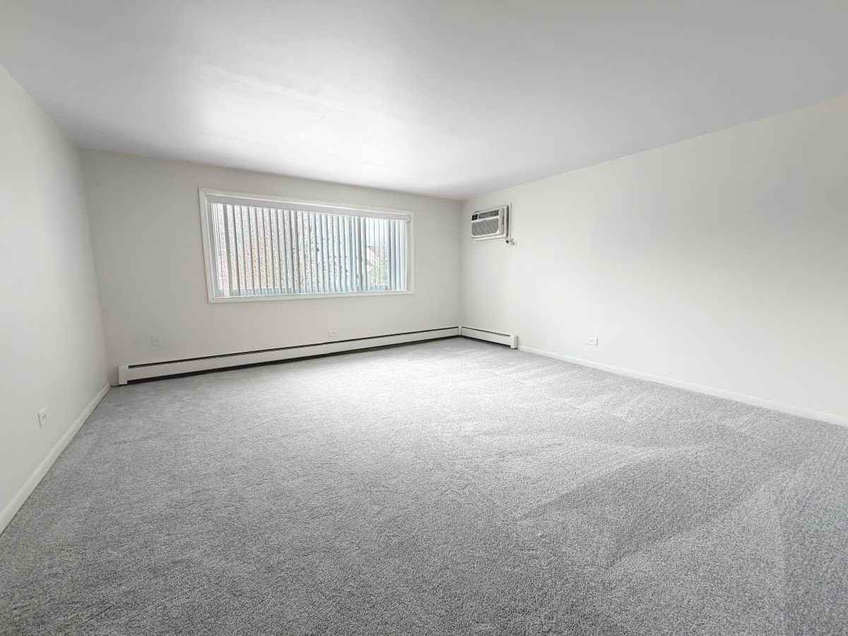 17812 Oak Park Ave Apt 2n #2N - Photo 3 of 14