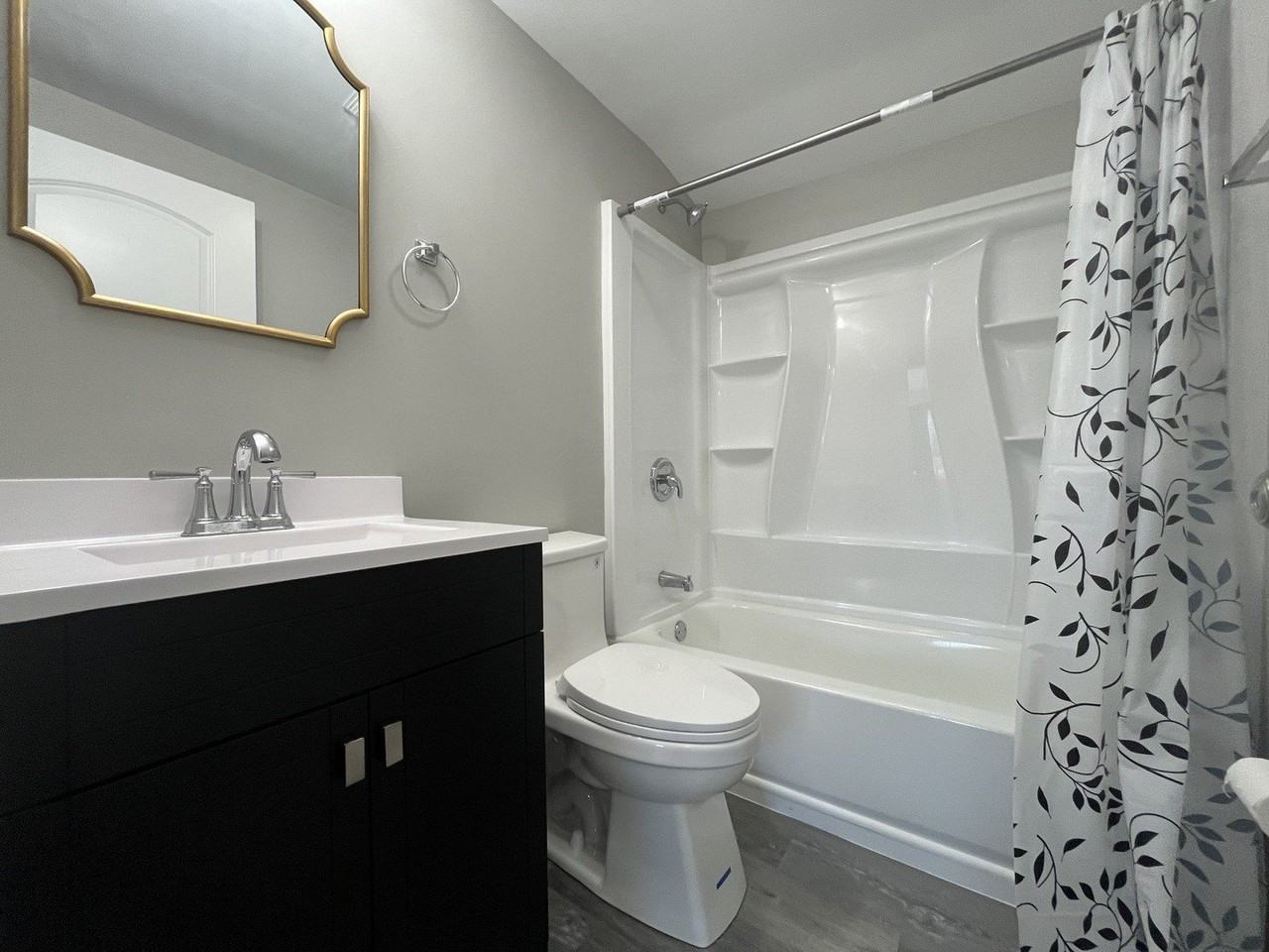 1204 N Park St - Photo 4 of 11