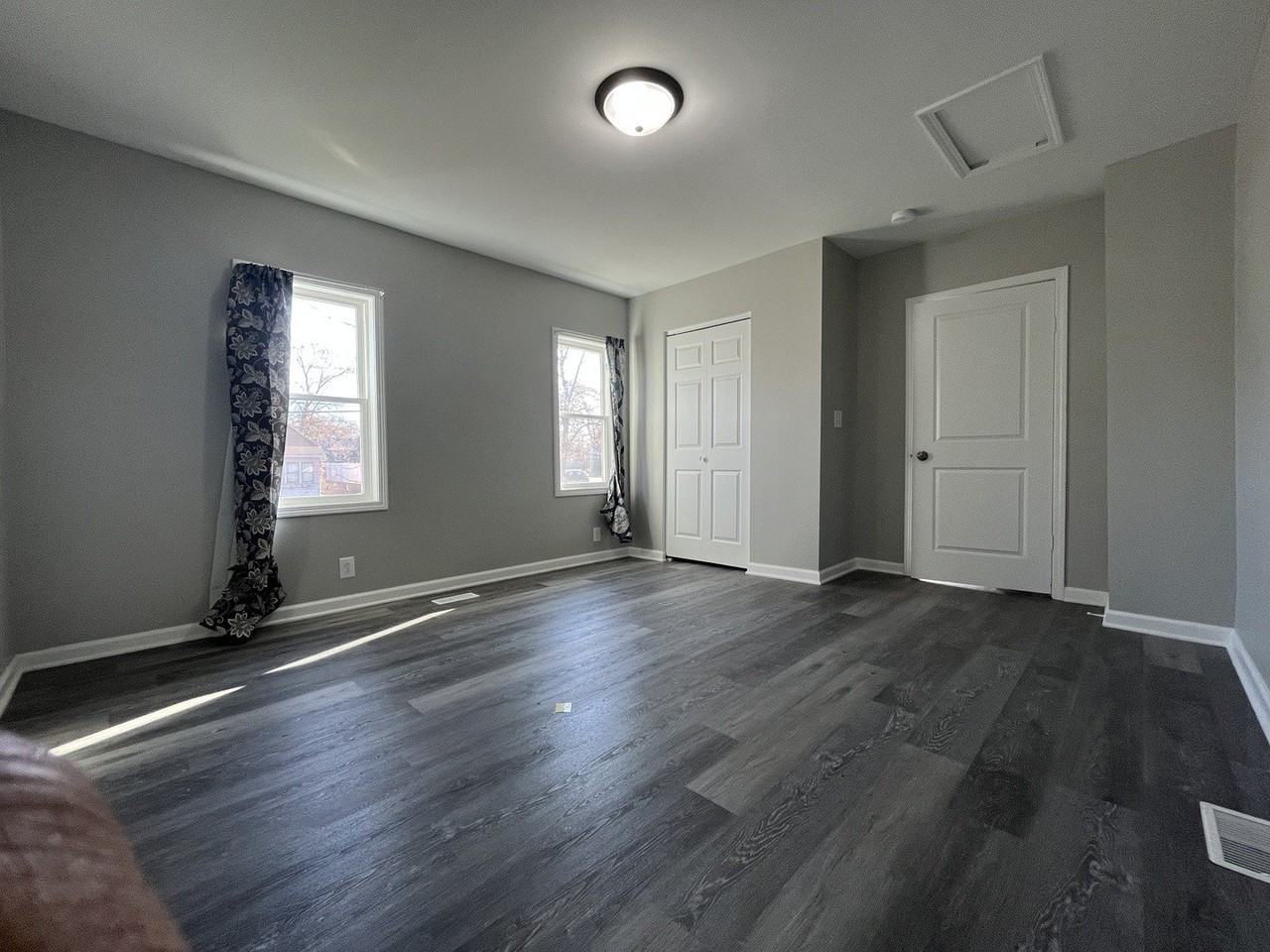 1204 N Park St - Photo 5 of 11