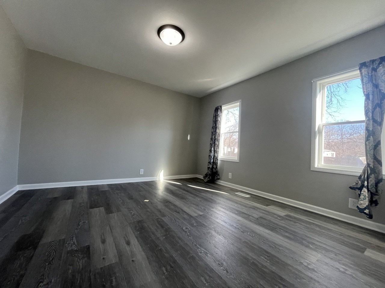 1204 N Park St - Photo 6 of 11