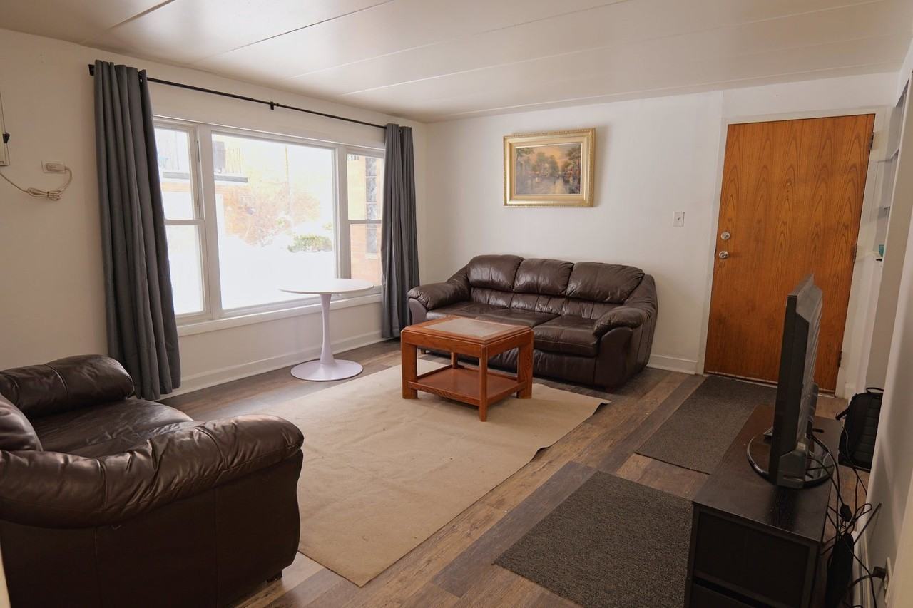 10811 S Lloyd Dr Apt 3 #3 - Photo 2 of 8