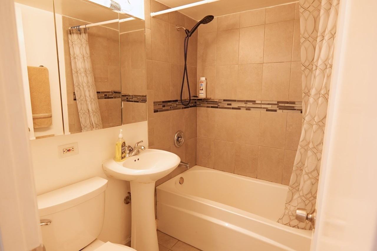 10811 S Lloyd Dr Apt 3 #3 - Photo 6 of 8