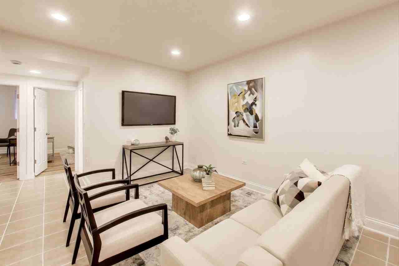 6170 N Winchester Ave Apt G #G - Photo 5 of 18