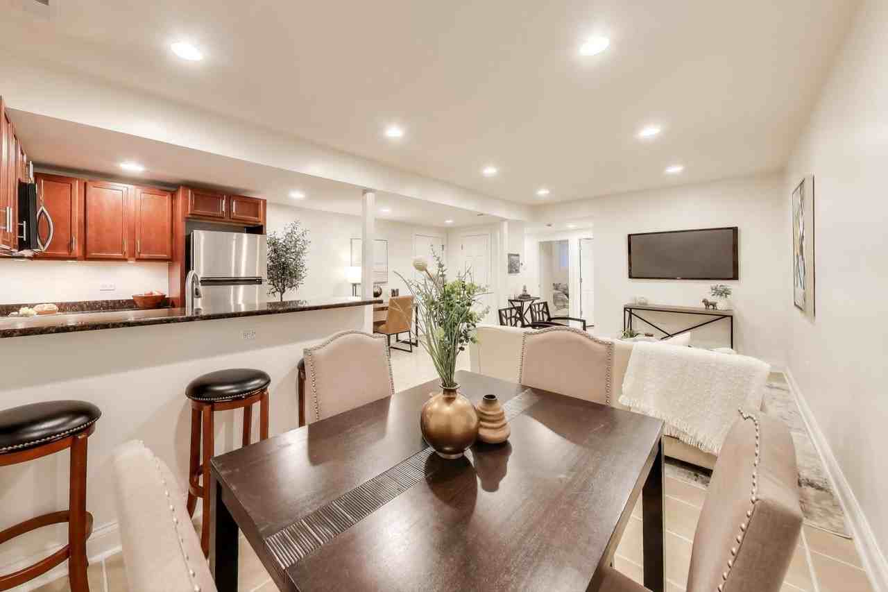 6170 N Winchester Ave Apt G #G - Photo 6 of 18