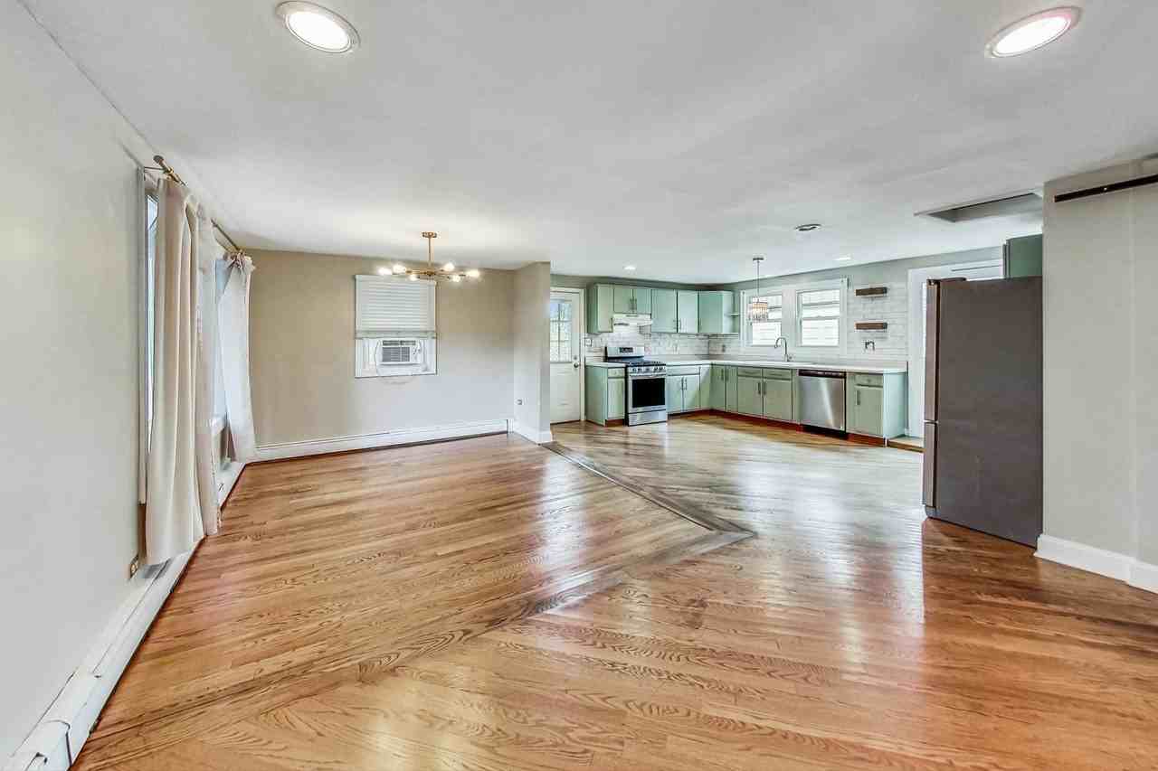 129 E 55th St - Photo 2 of 24