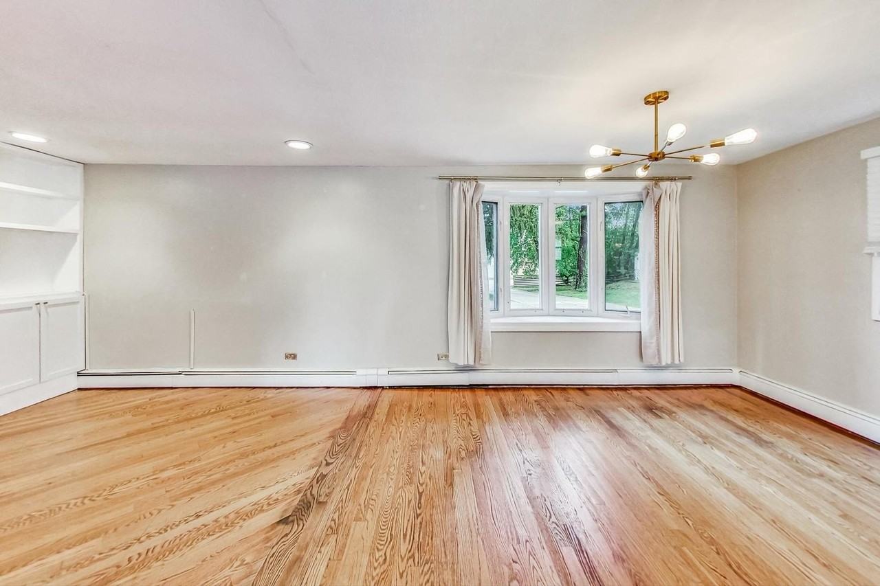 129 E 55th St - Photo 4 of 24