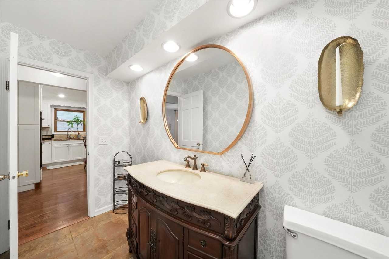 5238 Pratt Ave - Photo 6 of 36