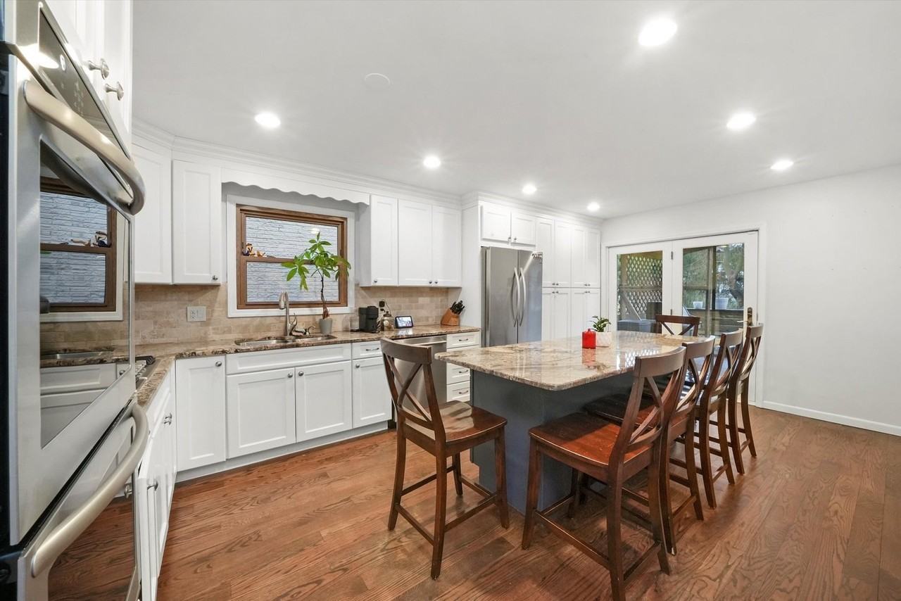 5238 Pratt Ave - Photo 7 of 36