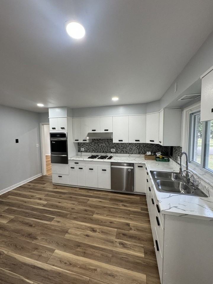 1136 Laurel Ln - Photo 6 of 17