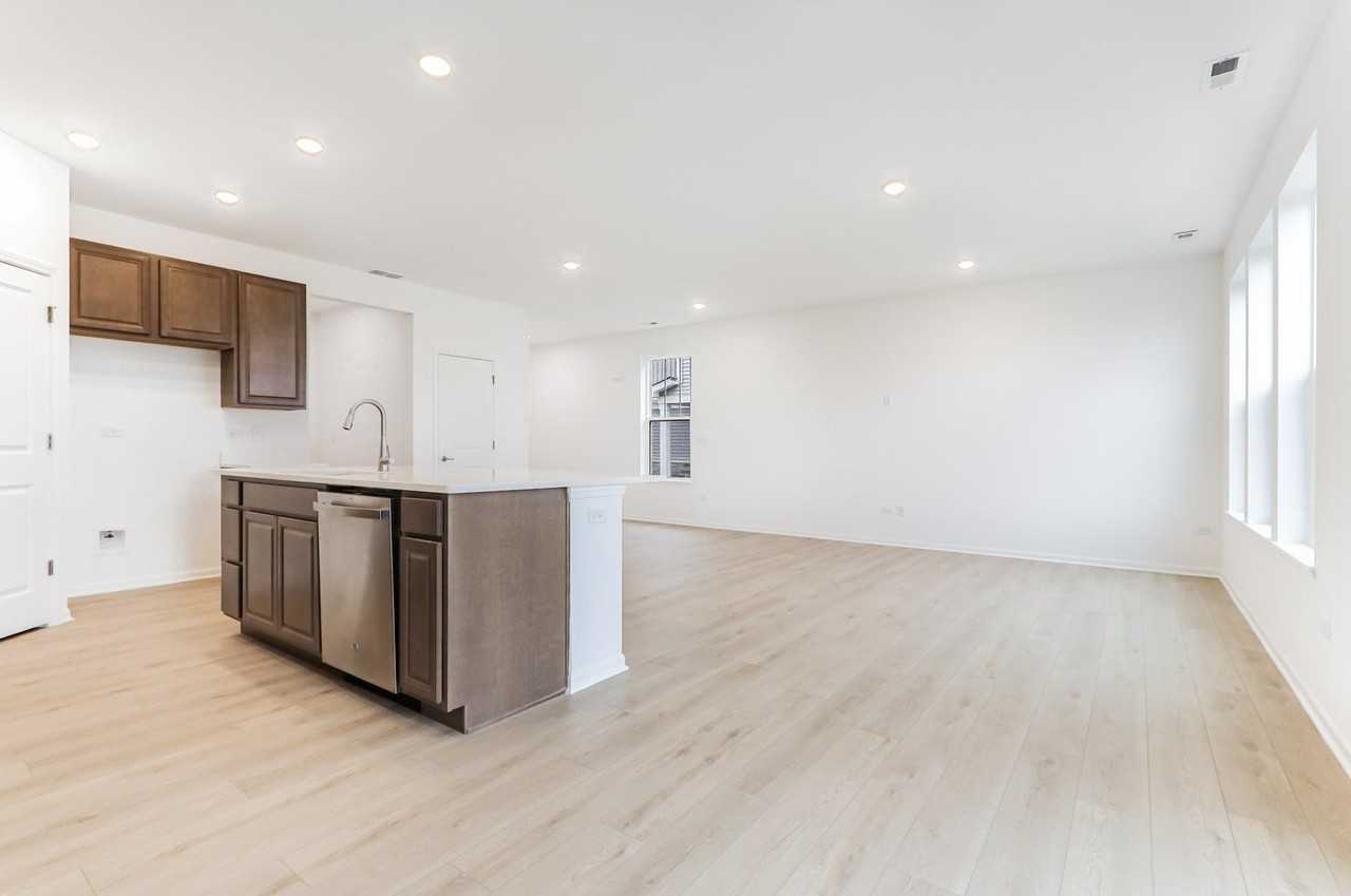 15230 S Hepworth Pl Unit 15230 #15230 - Photo 4 of 17