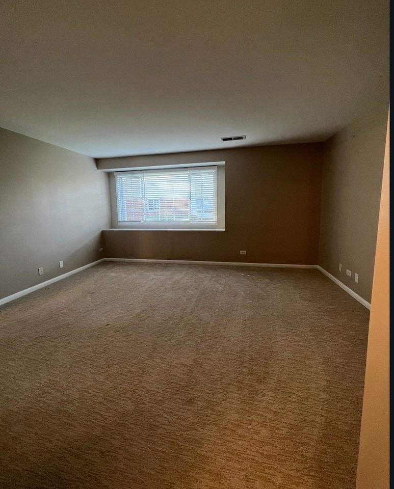 211 Ashbury Ln E Apt 7 #7 - Photo 7 of 10