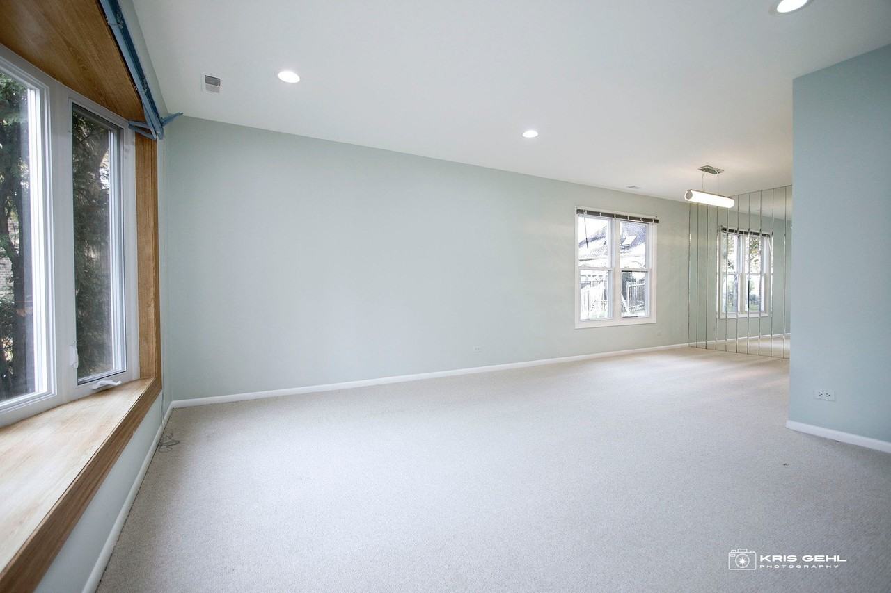 467 Highland Grove Dr - Photo 2 of 22