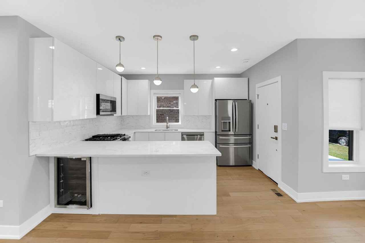 4721 W Warwick Ave - Photo 2 of 42