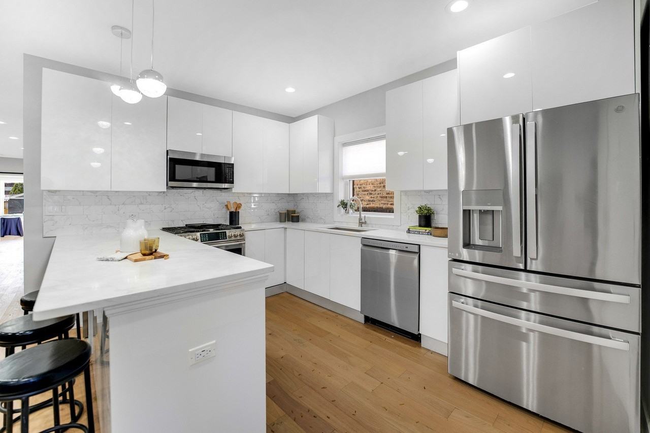 4721 W Warwick Ave - Photo 3 of 42