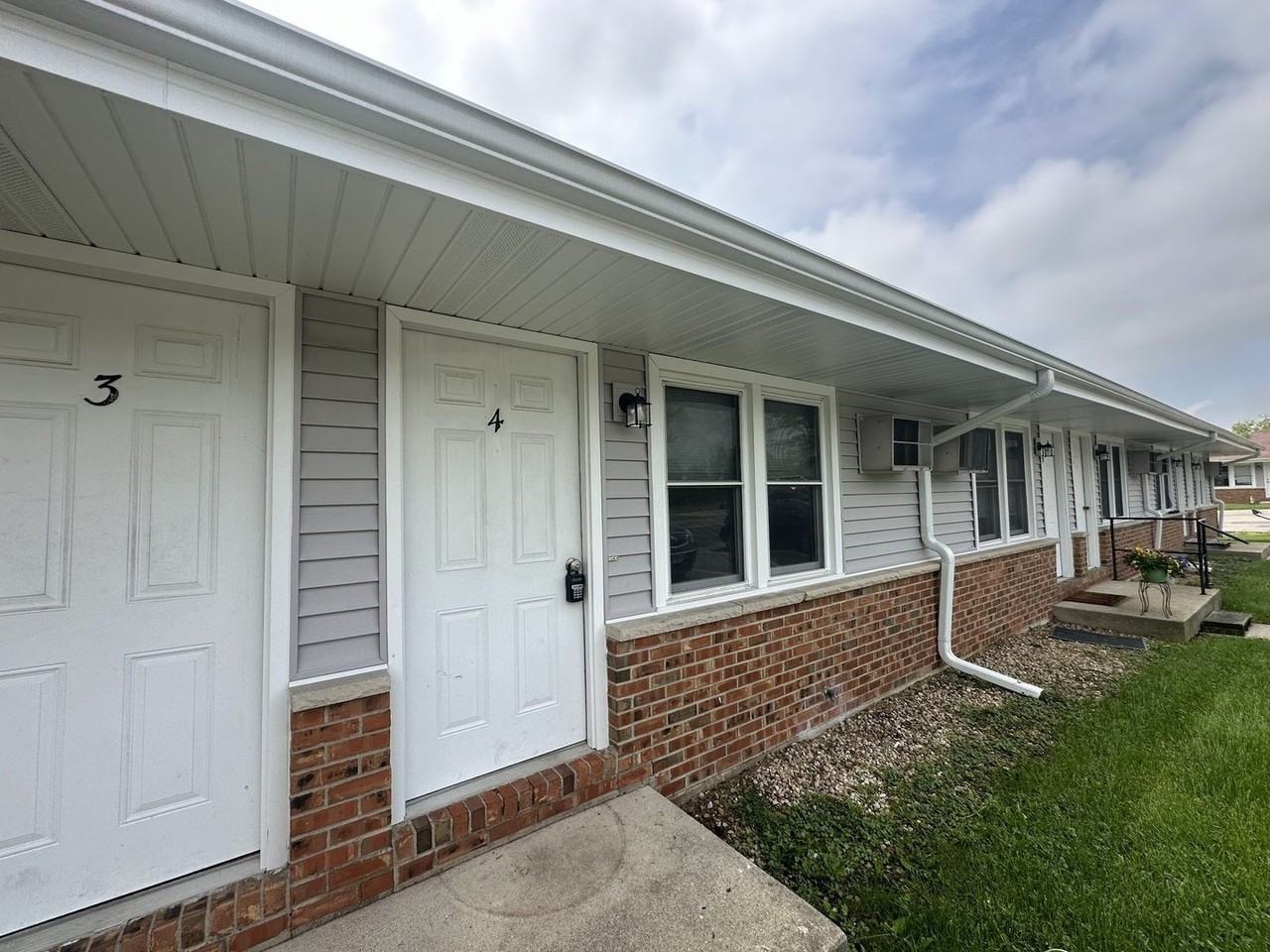 1014 Bratton Ave Apt 3 #3 - Photo 2 of 11