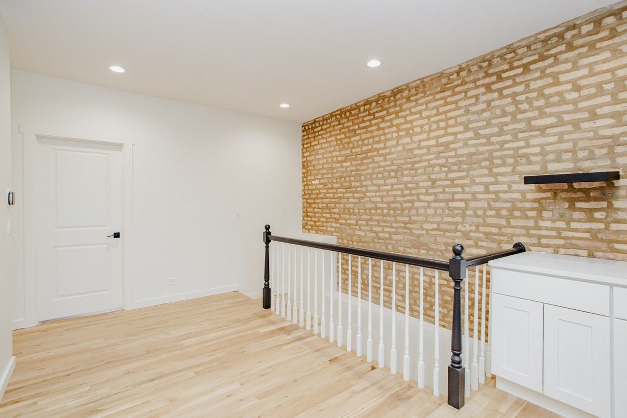 6677 N Oliphant Ave Apt 401 #401 - Photo 5 of 27