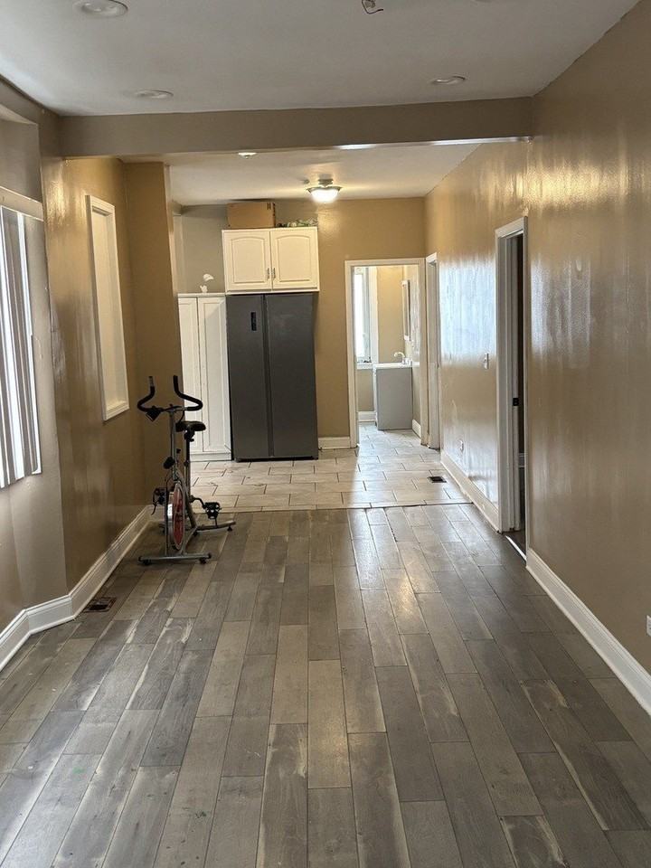 1750 W Steuben St - Photo 2 of 9