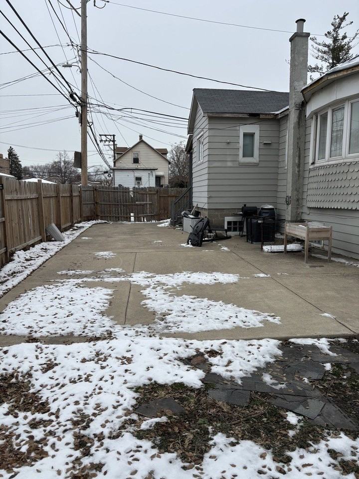 1750 W Steuben St - Photo 7 of 9