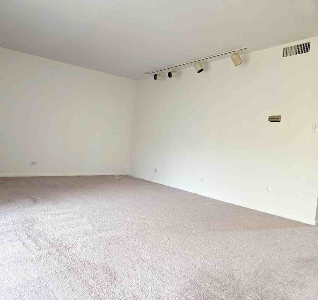 150 E Fountainview Ln Apt 3b #3B - Photo 4 of 16