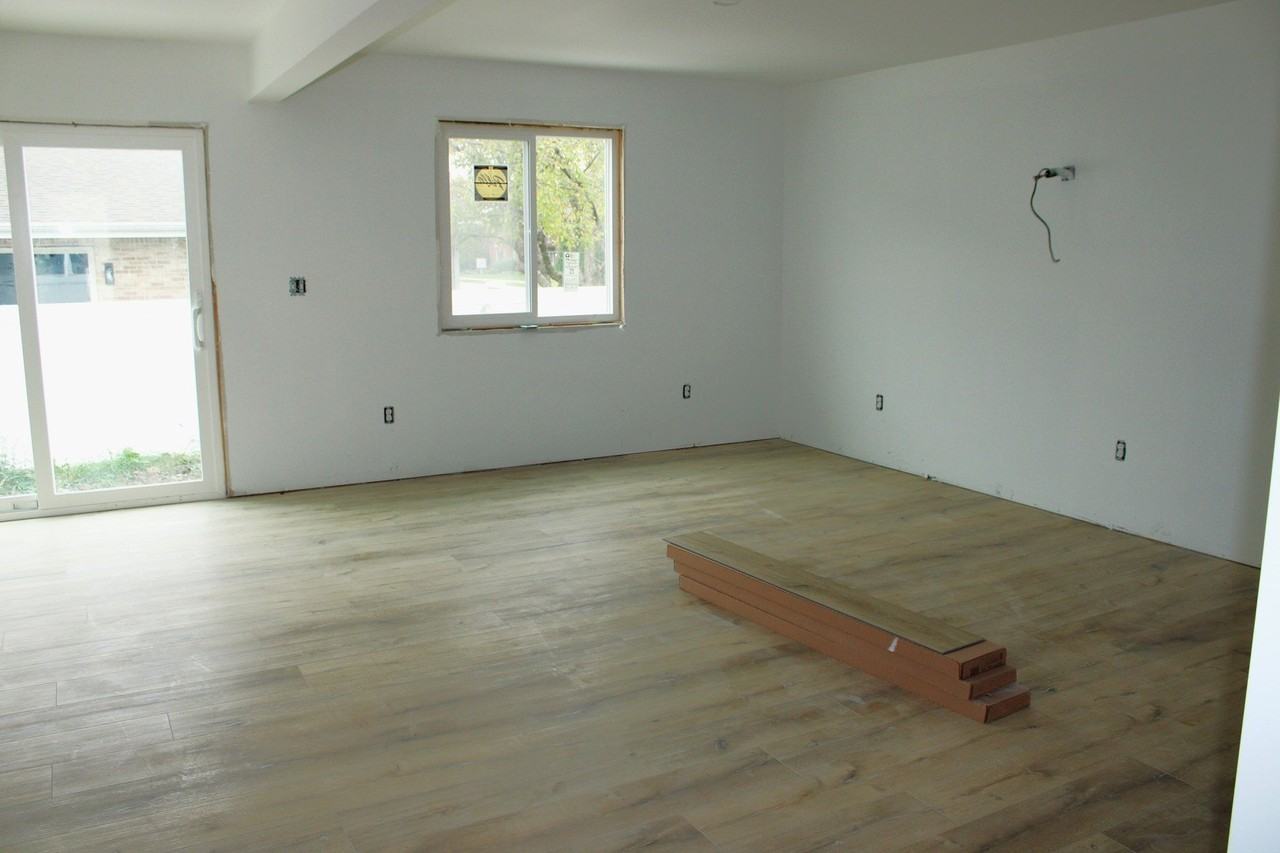 107 E Division St Unit 107 #107 - Photo 2 of 9