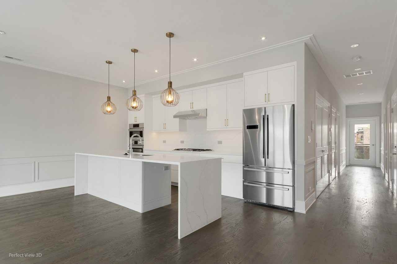 2409 W Berenice Ave Apt 401 #401 - Photo 3 of 23