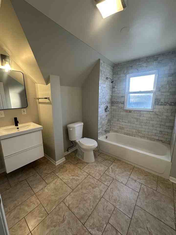 3251 W Berteau Ave Apt 2 #2 - Photo 6 of 13