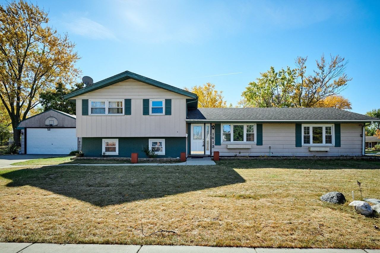 1613 Hartmann Dr - Photo 2 of 33